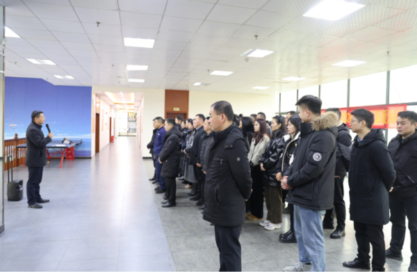 公司动态 | 英国威廉希尔足球官网 - 专业体育赛事直播与资讯平台开展节前送温暖慰问活动